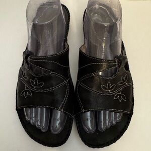 Clarks Black Slip-On Mules with Decorative Stitching